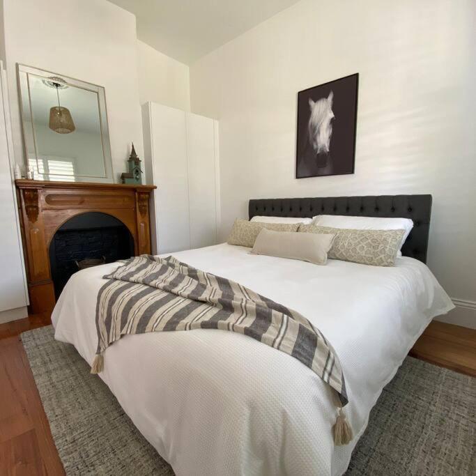 Charming Cottage Nestled In Prime Location Launceston Exterior photo