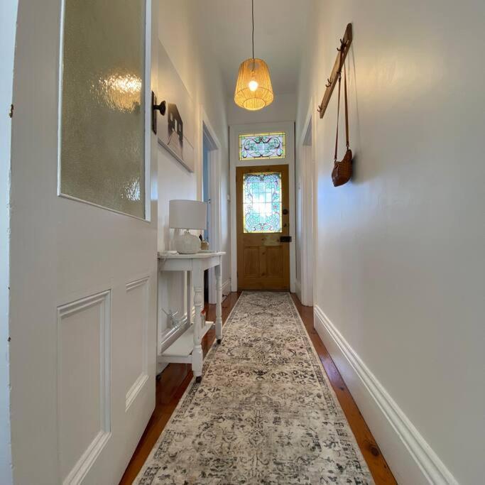Charming Cottage Nestled In Prime Location Launceston Exterior photo